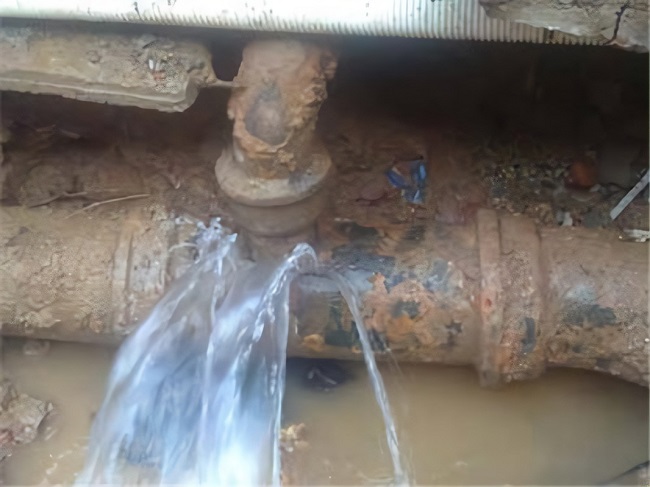 What are the hazards of pipeline leakage